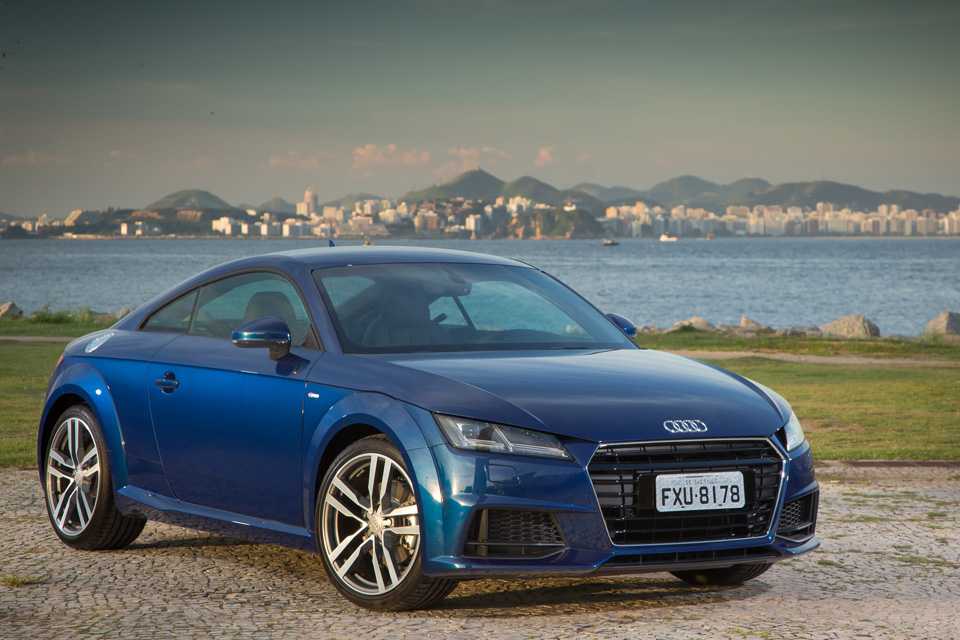 O novo Audi TT, equipado com motor 2.0 TFSI, pesa apenas 1.230 kg, cerca de 50 kg mais leve que o modelo anterior