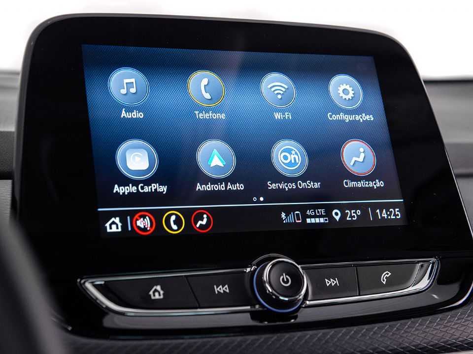 Acima a central multimídia MyLink aplicada no Chevrolet Tracker